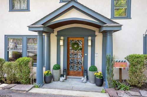 65 Lake Dr, Mountain Lakes, NJ 07046-1324