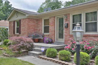 10610 Torrington Rd, Louisville, KY 40272-4029