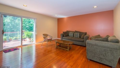 23 Edgefield Dr, Greystone Park NJ  07950-1967 exterior