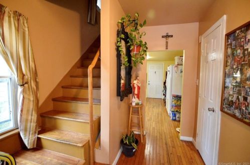 285 Olive St, Bridgeport, CT 06604-3020