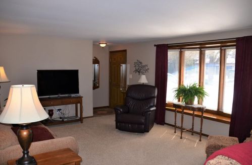 2580 Oakwood Dr, Green Bay, WI 54304-1615