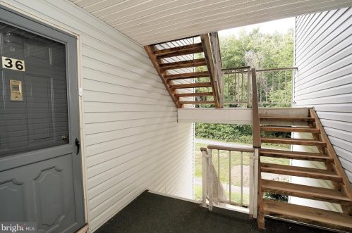 36 Holly Ct, Trenton NJ  08619-4633 exterior