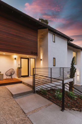 1328 Manitou Rd, Santa Barbara CA  93101-4942 exterior