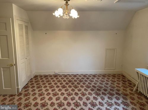 2827 Meadow Ln, Falls Church VA  22042-2320 exterior