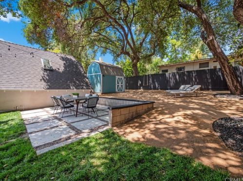 493 Altadena Dr, Altadena CA  91001-2243 exterior