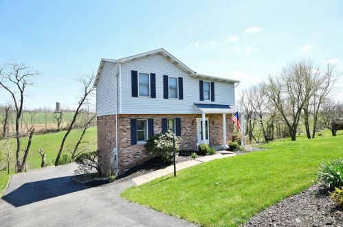 252 Parkwood Cir, Canonsburg, PA 15317-9545
