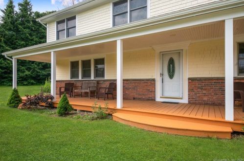 11 High Meadow Rd, Huntington, CT 06484-3475