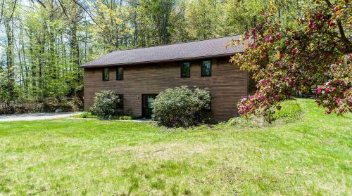 9 Hilltop Dr, Sunapee, NH 03782-2905