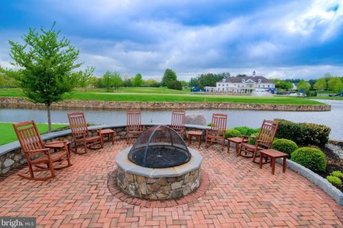 5737 Waterloo Bridge Cir, Haymarket VA  20169-8117 exterior