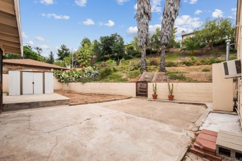 7231 Blackton Dr, La Mesa CA 91941-7560 exterior