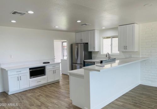 6209 12th Pl, Phoenix, AZ 85014-1768