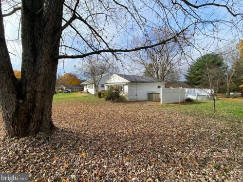 825 Elizabeth Dr, Molino PA  17961-1503 exterior