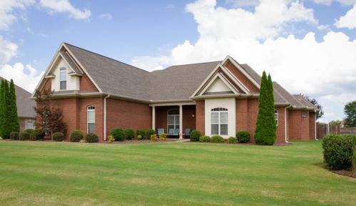 254 Cypress Creek Dr, Florence AL  35633-1711 exterior