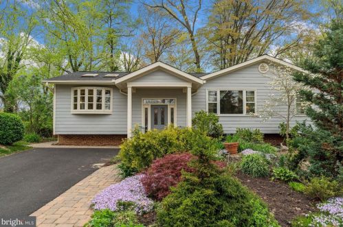 7514 Pollen St, Lorton, VA 22079-1639