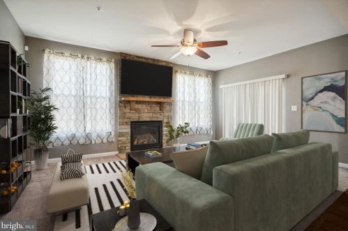3449 Eagle Ridge Dr, Woodbridge, VA 22191-6562