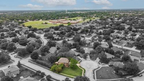 1401 Sedalia Ct, Lewisville TX  75028-2136 exterior