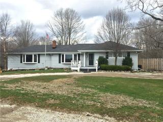 10568 Bell Rd, Newbury, OH 44065-9126