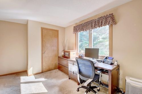 74 Buckingham Dr, Glastonbury CT  06033-2733 exterior