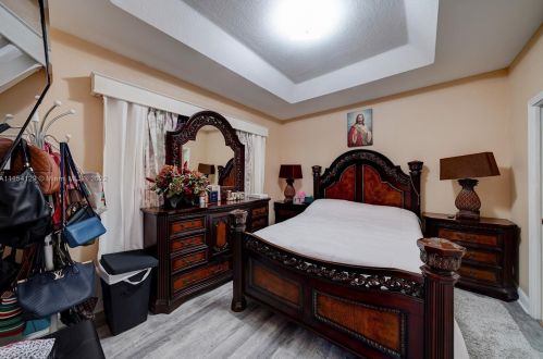 17845 74th Ct, Hialeah FL  33015-8441 exterior