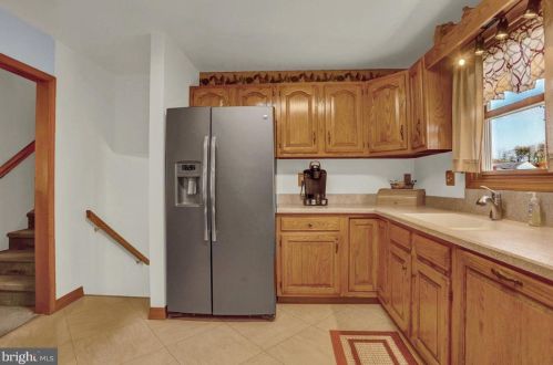 5805 Hillsborough Ct, Harrisburg PA  17111-4736 exterior