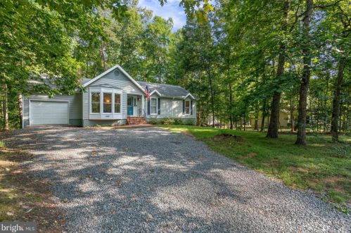 808 Eastover Pkwy, Locust Grove, VA 22508-5171