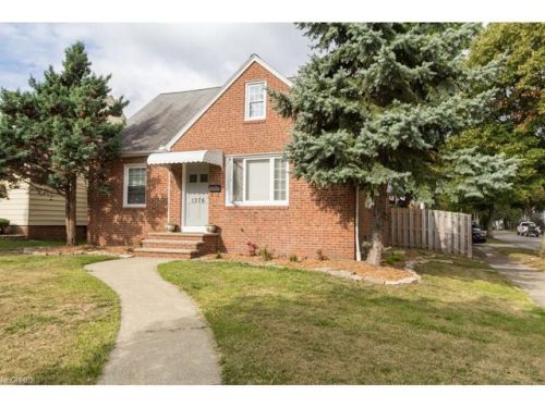 1376 Parkview Dr, Cleveland, OH 44124-2444