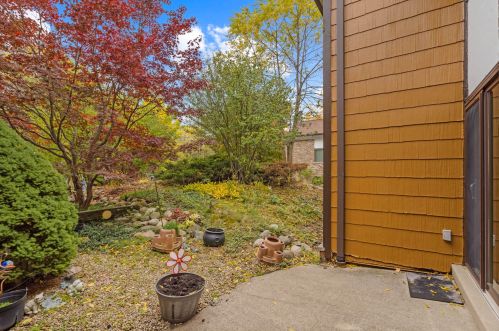 8549 Servite Dr, Milwaukee, WI 53223-2573