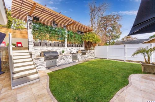 3041 Alabama St, Glendale CA 91214-2703 exterior