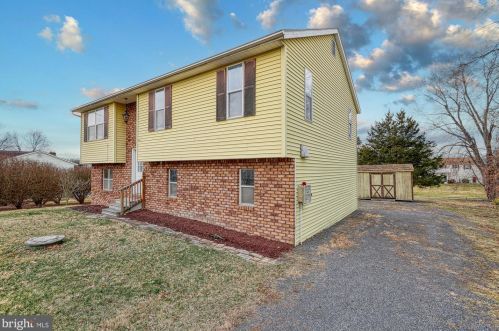 979 Johnson Dr, Gettysburg, PA 17325-8970