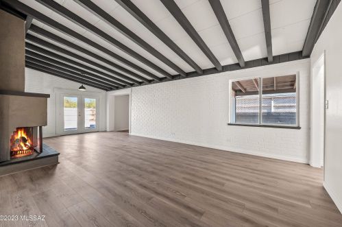 905 Prince Rd, Tucson AZ 85705-3025 exterior