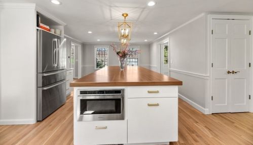 62 Old Orchard Rd, Sherborn MA  01770-1036 exterior