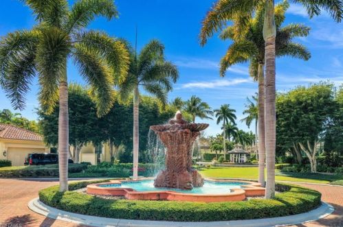 8089 Via Vecchia, Naples, FL 34108-7700
