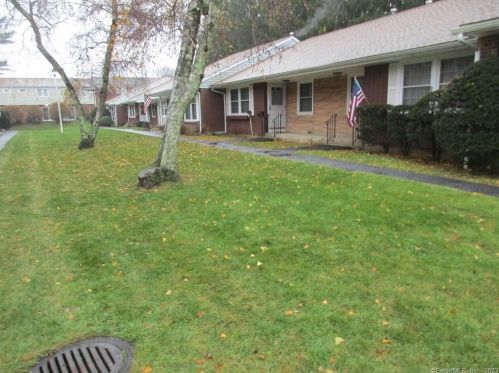 11 Jackson Dr, Milford, CT 06460-7110