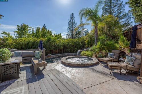 21 Shetland Ln, Concord CA  94523-1615 exterior