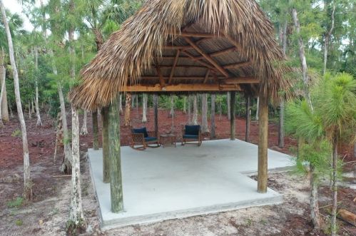 543 9th St, Naples FL  34117-6646 exterior