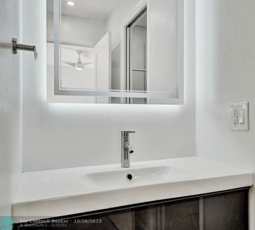 212 2nd Ct, Dania Beach FL  33004-4813 exterior