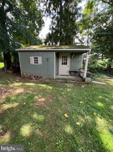 1553 New Holland Pike, Lancaster PA 17601-5653 exterior