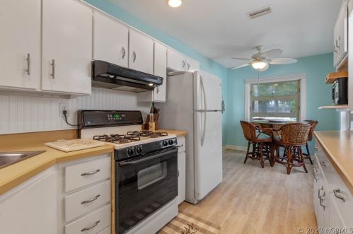 5959 Riverside Dr, Daytona Beach FL 32127-6445 exterior