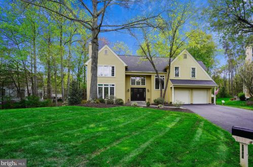 9111 Meadowcreek Ln, Lorton VA  22079-3238 exterior