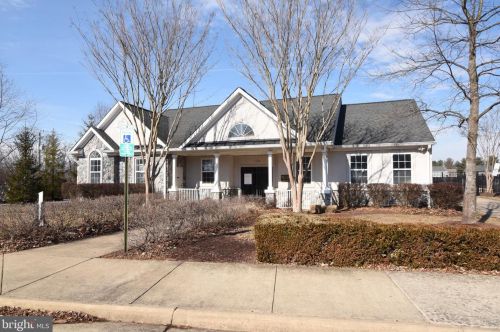 213 Alpine Dr, Leesburg VA 20175-6132 exterior