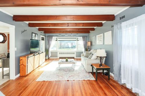 2727 Orchard St, North Bellmore, NY 11710-2831