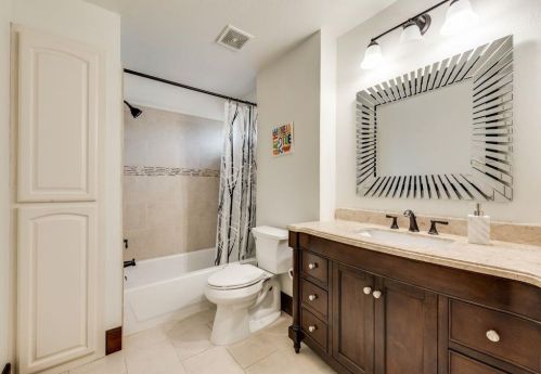 9427 Vis Cir, Irving TX  75063-5064 exterior