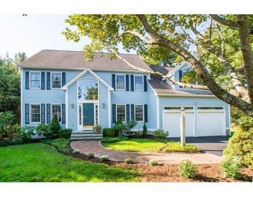 9 Newport Ln, Medfield, MA 02052-1929