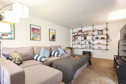 543 Cedar Ave, Long Beach, CA 90802-2283