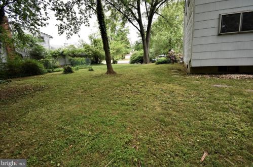 13 Saxony Dr, Riverton NJ  08077-4389 exterior