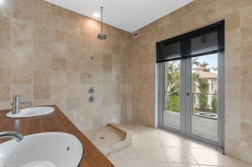 4150 Dingman Dr, Sanibel FL 33957-5107 exterior