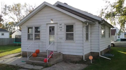 829 Adrian St, Waterloo, IA 50703-5401