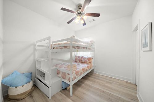 3610 Sealy St, Galveston TX 77550-4029 exterior