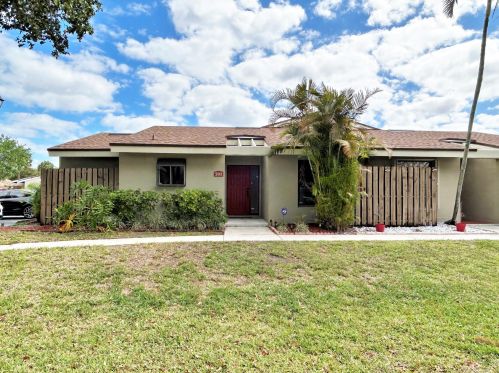 201 Meadows Dr, Boynton Beach, FL 33436-9140