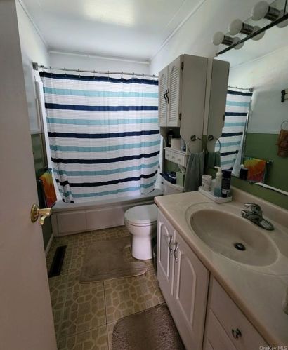 43 Van Wyck Dr, Poughkeepsie NY  12601-1518 exterior